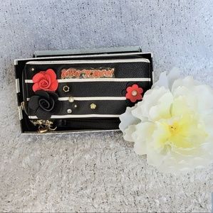 NWT Betsey Johnson Wristlet